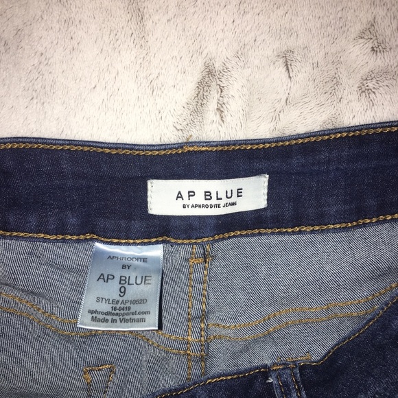 FASHION NOVA JEANS 👖MAKE YOU STAY - Picture 3 of 4